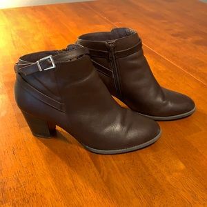 Vionic Brown Upton Booties - Size 10